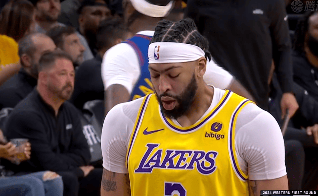 开云娱乐-领先优势明显引发热议！，浓眉哥在切尔西比赛中锐不可当观众掌声雷动