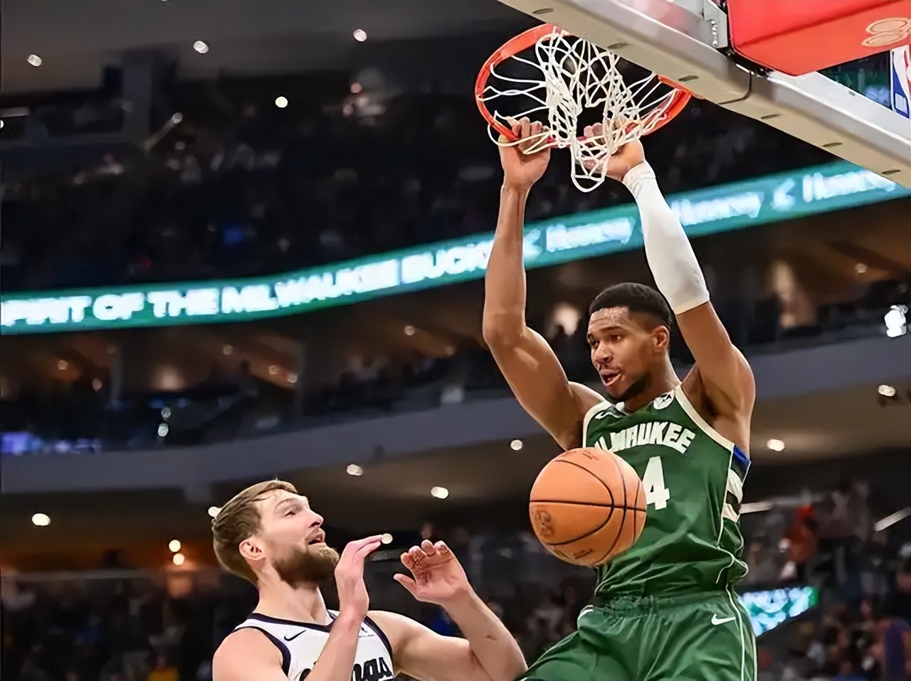 窗口期密尔沃基雄鹿调整名单以备NBA常规赛，临场应变环节打磨，悬念犹存，纪律约束更严格的简单介绍