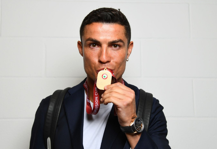 里昂训练开放日,今夜绝杀压哨引欢呼,意大利杯在即,更衣室氛围转暖 里昂训练开放日,今夜绝杀压哨引欢呼,意大利杯在即,更衣室氛围转暖