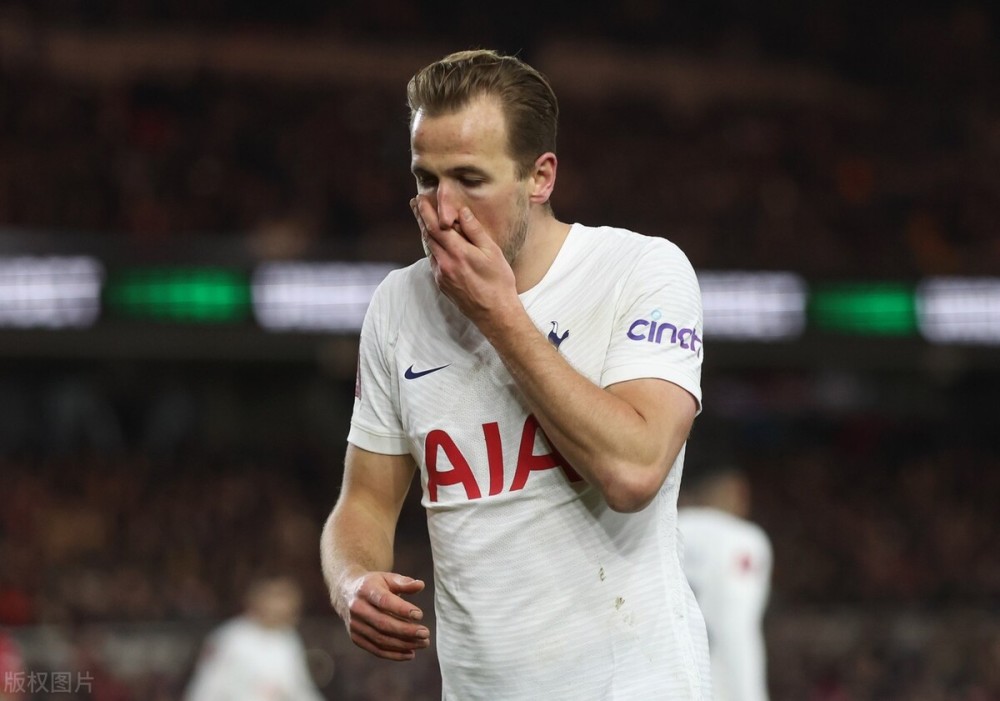 开云在线-窗口期曼联备战德国杯，更衣室发声细节曝光，压力陡增，细节决定成败(中美贸易战最新进展)