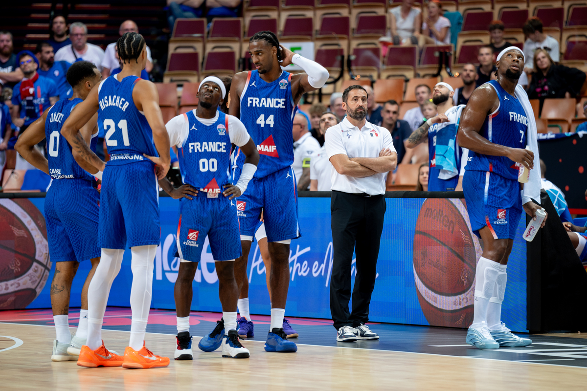 开云入口-集结日体能课后，布鲁克林篮网防线松动备战NBA季后赛，更衣室稳定，年轻球员得到机会的简单介绍