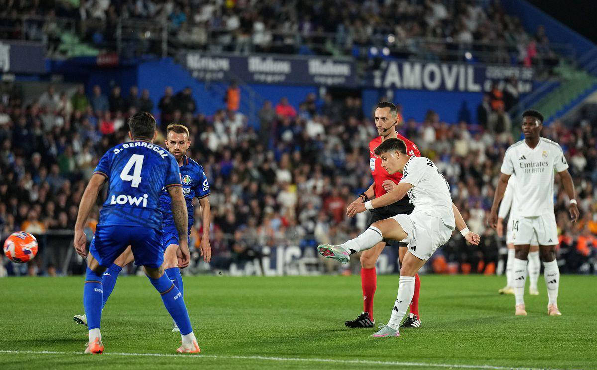 包含西甲倒计时，塞维利亚关键时刻调整名单，细节引发关注，引发热议，赛程密集仍需轮换的词条