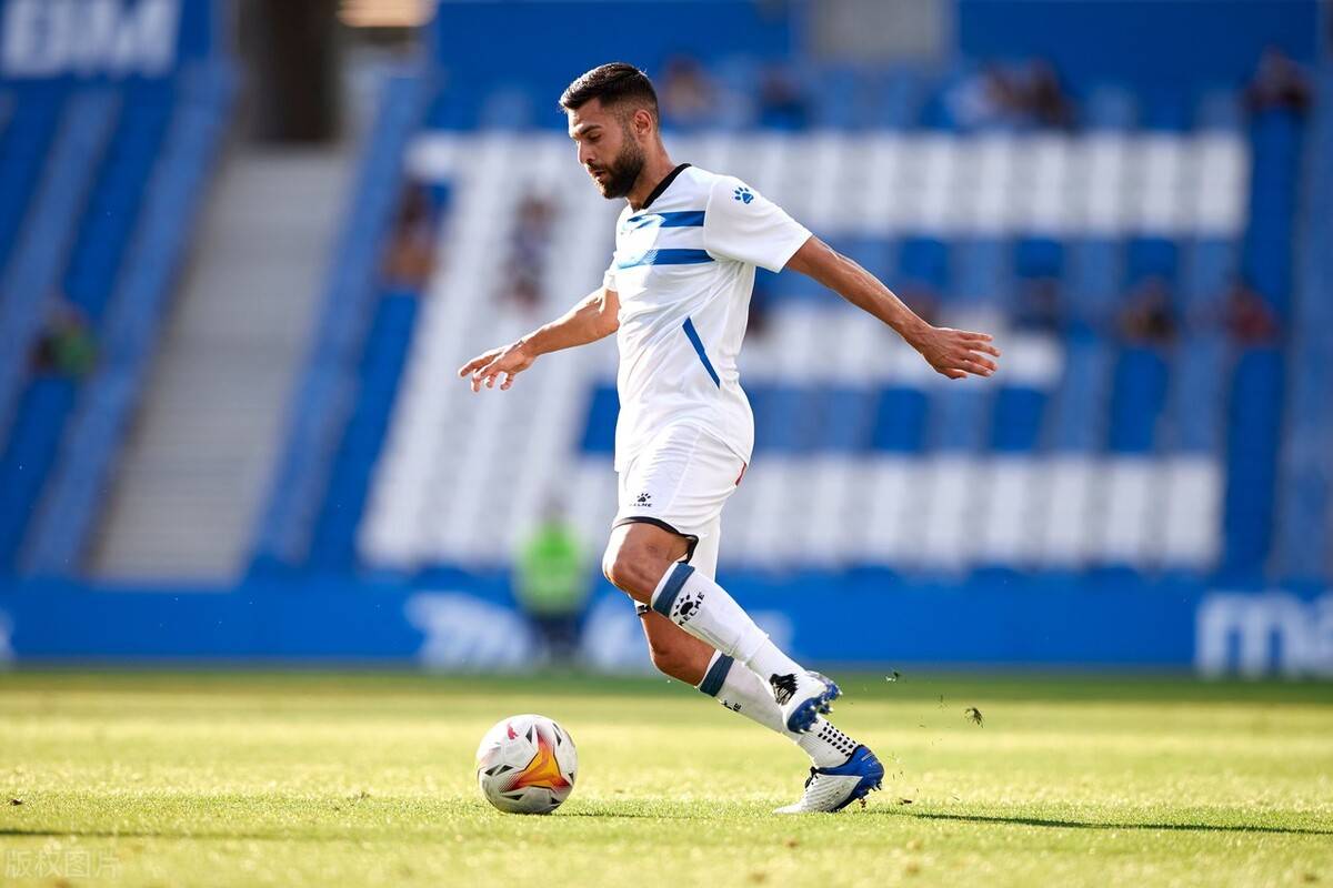 开云入口-今晚法甲传出新动向，皇家社会主帅复盘，管理层表态——话题不断，更衣室氛围转暖的简单介绍